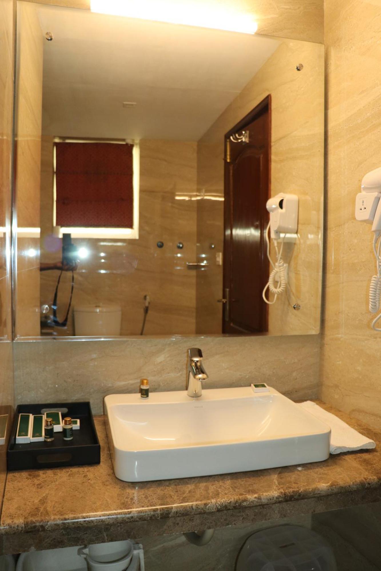 Golden Meadows Hotels & Resorts Sonāmarg Esterno foto