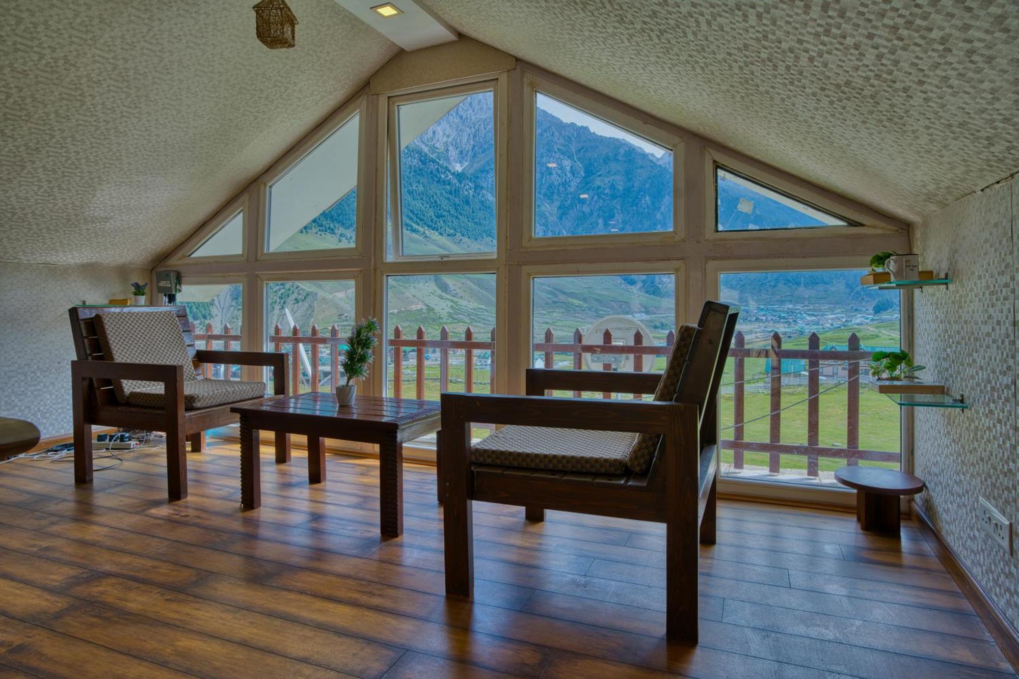 Golden Meadows Hotels & Resorts Sonāmarg Esterno foto