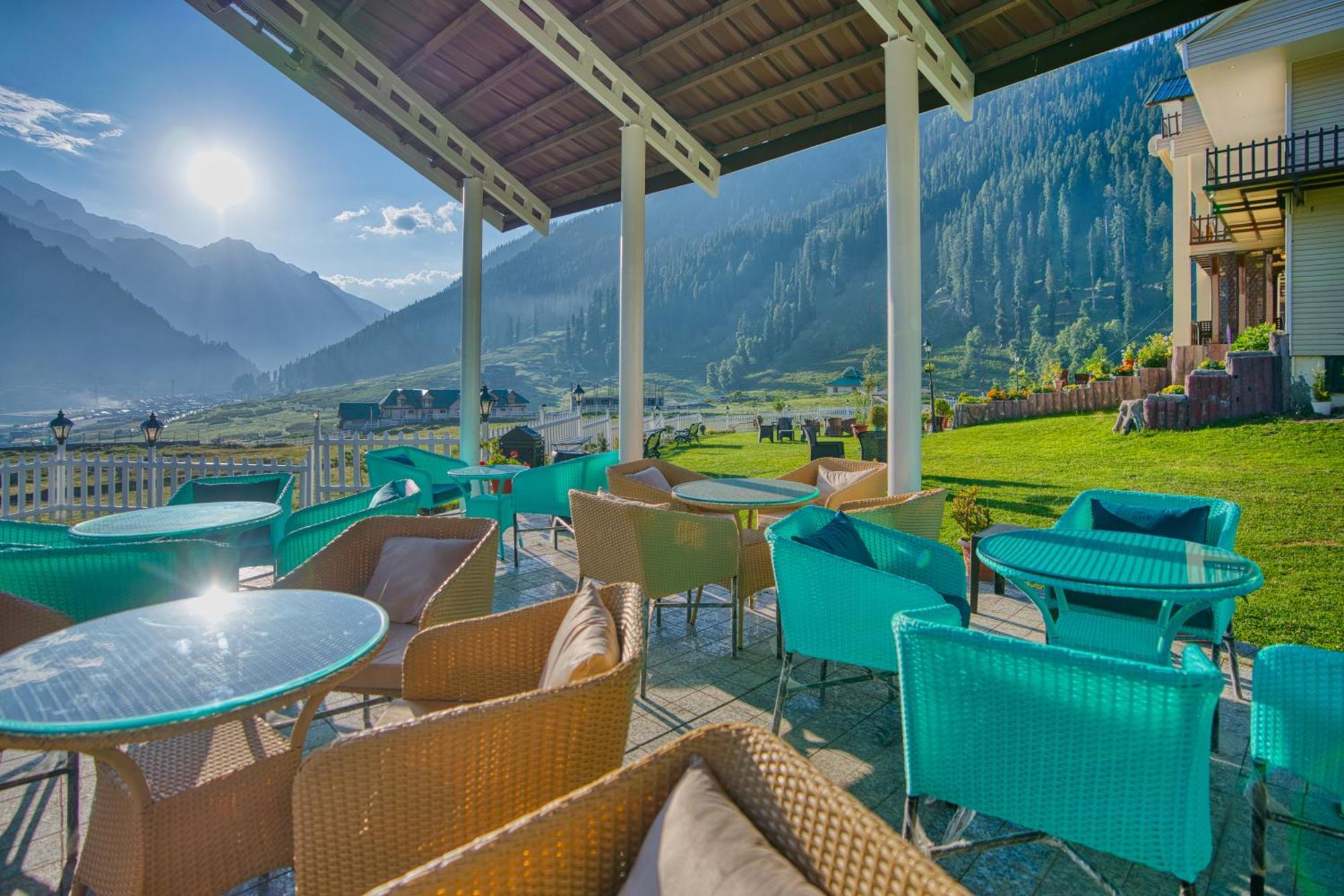 Golden Meadows Hotels & Resorts Sonāmarg Esterno foto