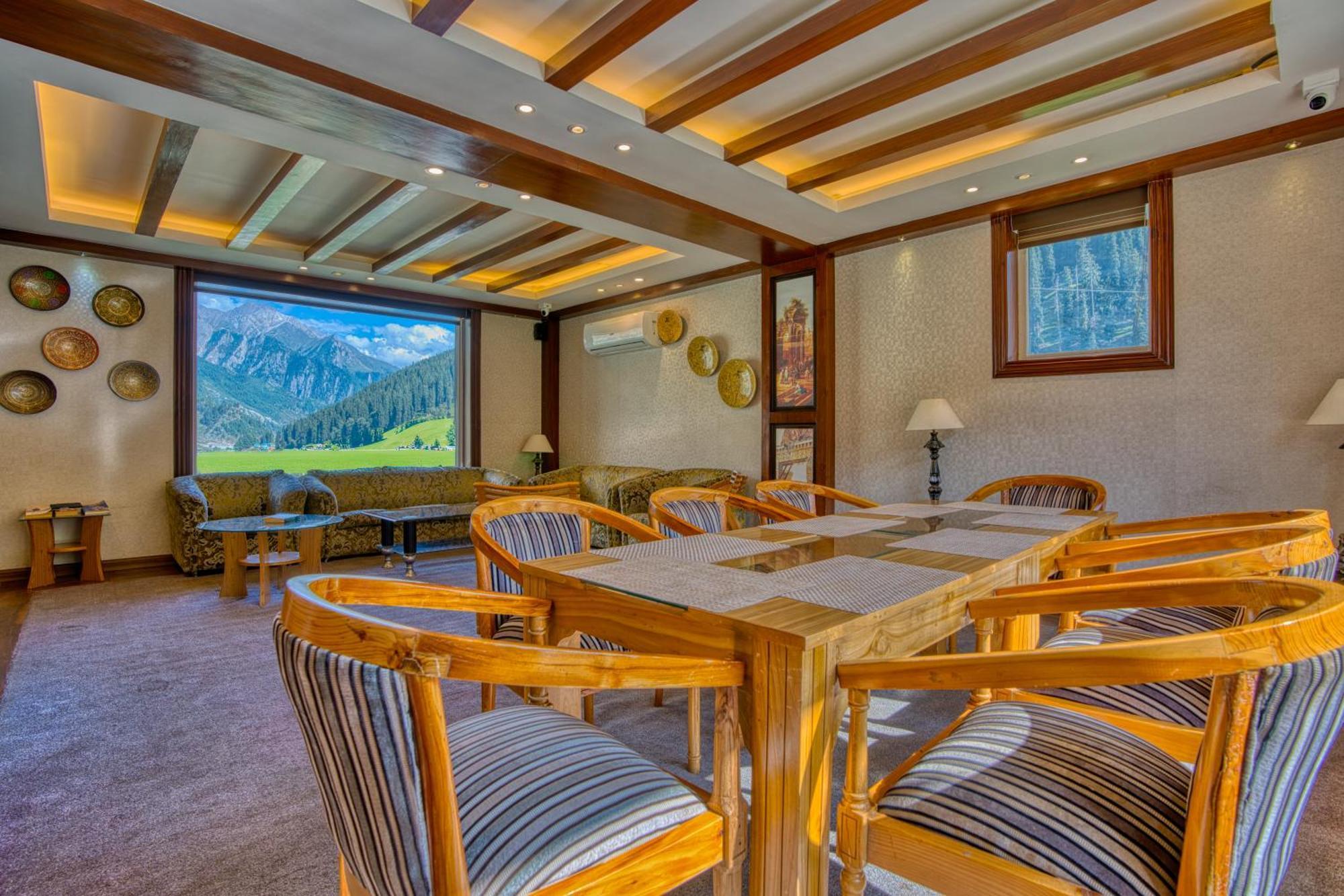 Golden Meadows Hotels & Resorts Sonāmarg Esterno foto