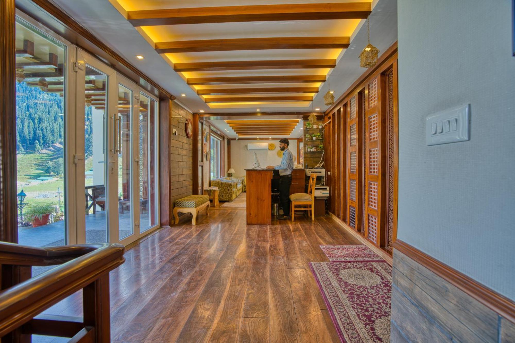 Golden Meadows Hotels & Resorts Sonāmarg Esterno foto
