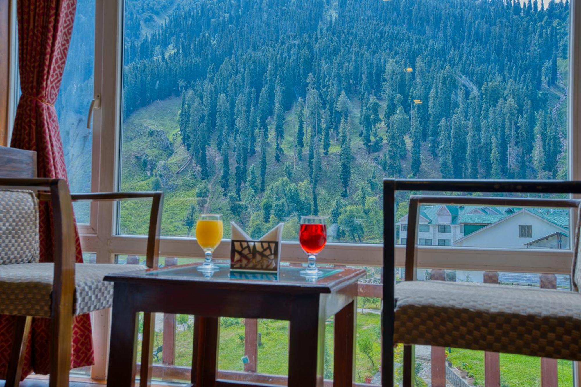 Golden Meadows Hotels & Resorts Sonāmarg Esterno foto